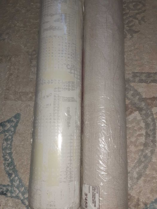 Обои по 1 рулону.