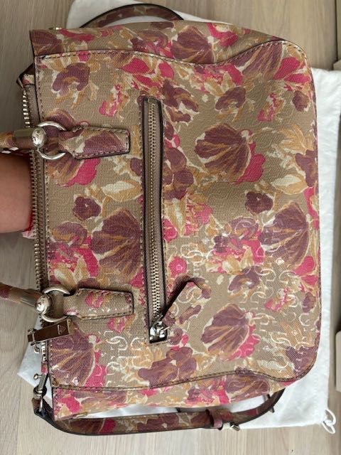 Guess чанта в отлично състояние