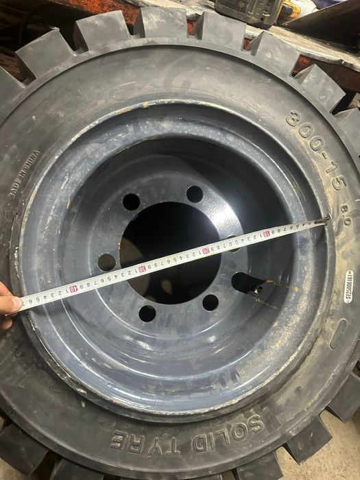 Колесо для вилочного кара