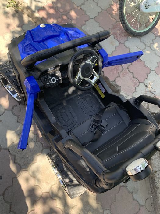 Машинка на пульте управления