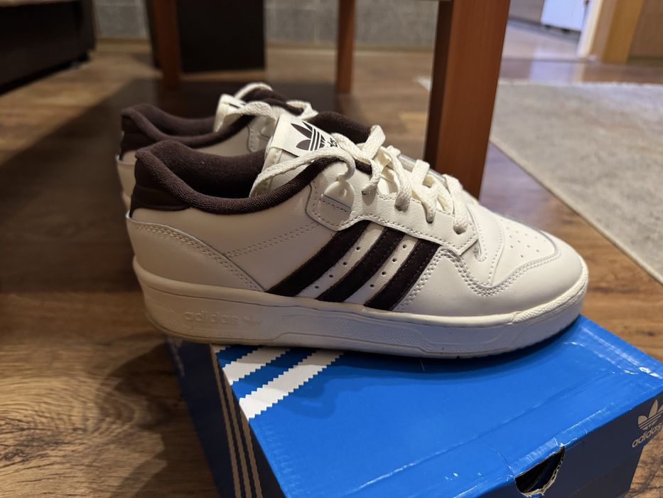 Adidas Originals различни модели, всички в размер  39.1/3