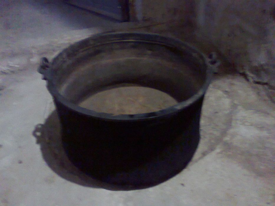 Продавам два котела бакърени стари