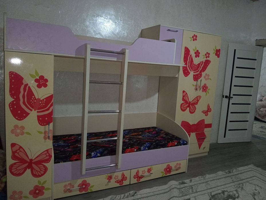 Двуспальная кровать