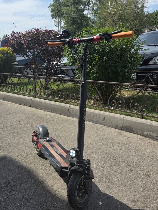 СРОЧНО продам электросамокат kugoo m4