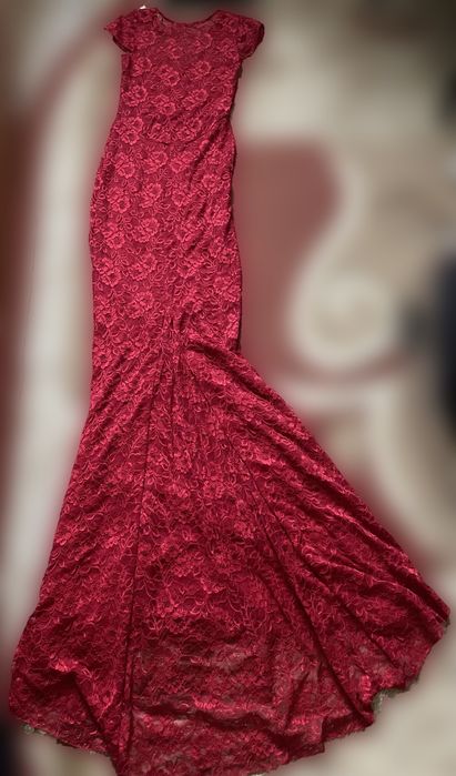 Rochie lunga, din dantela rosie