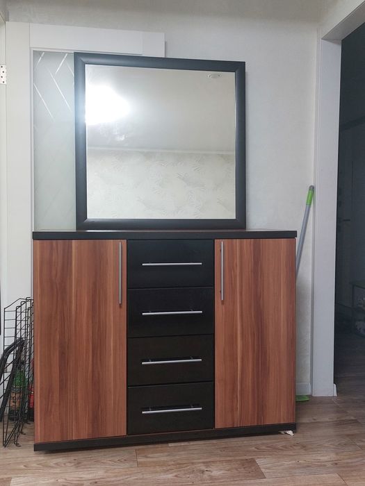 Продаю комод и зеркало
