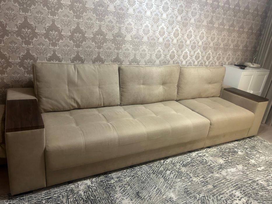 Продам б/у диван , длина 3 м и