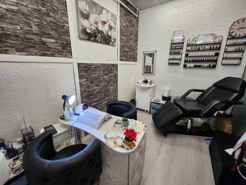 Стол за педикюр A 210C - черен/бял