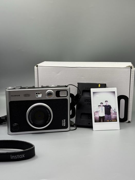 Моментальный Instax mini Evo