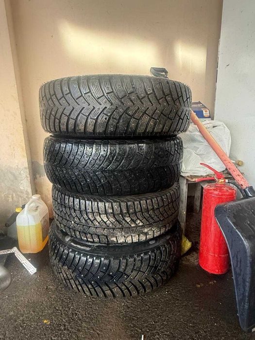 Продам зимние шины с дисками