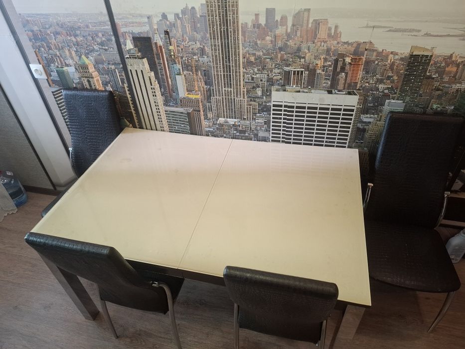 Продам кухонный стол и стулья