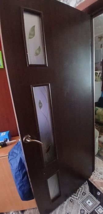 Продам две двери б/у межкомнатные.