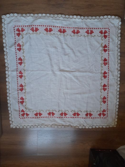 Mileuri fete de masa brodate cusute de mina stare foarte bună
