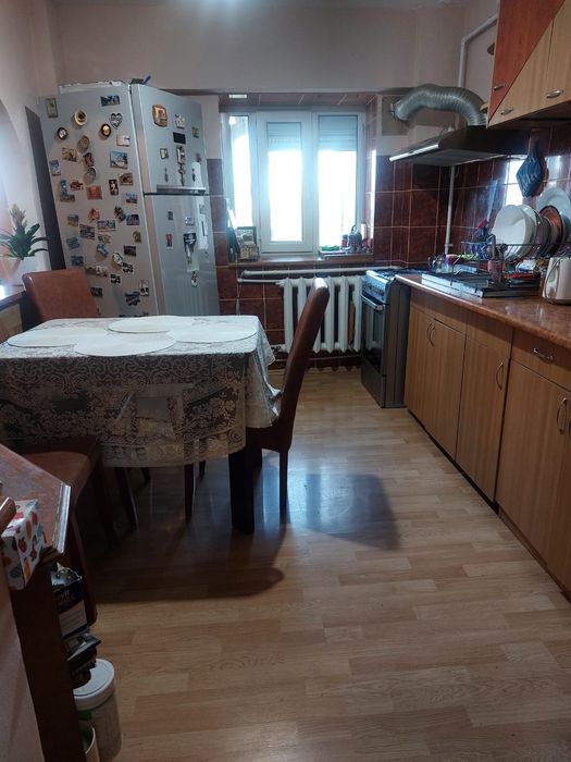 Vând apartament 3 camere, direct de la proprietar. Slobozia, Ialomita