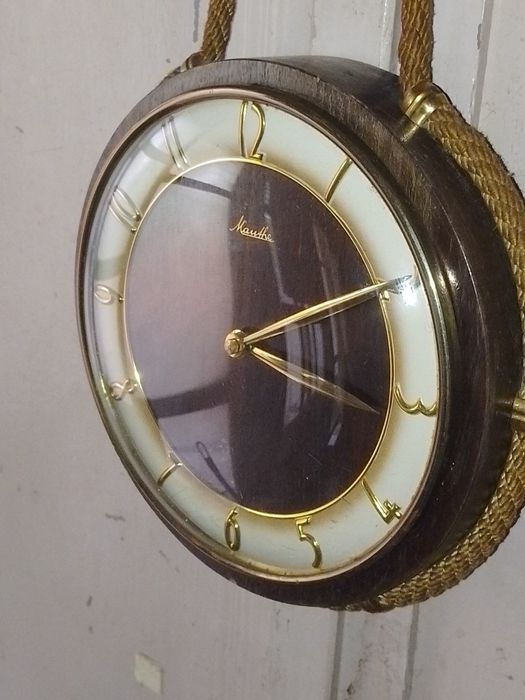 Стар Германски Стенен Механичен Часовник -Маите.-Работи точно.