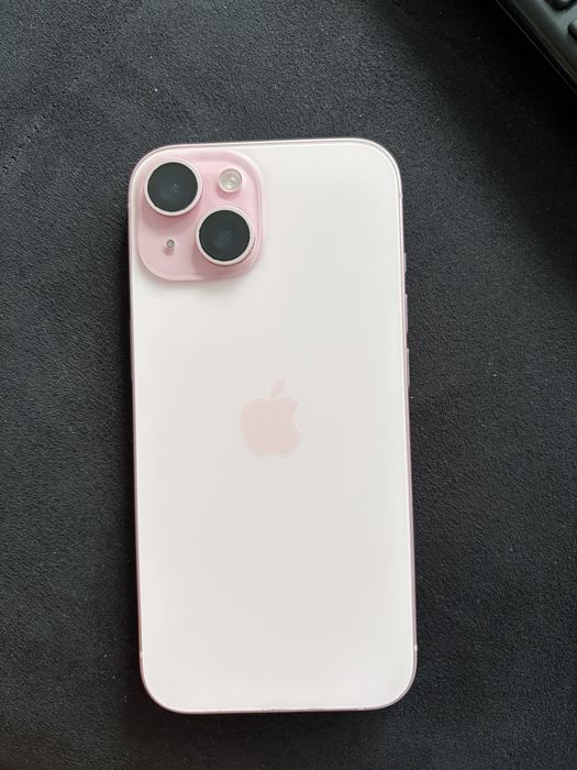 Vand iPhone 15 roz
