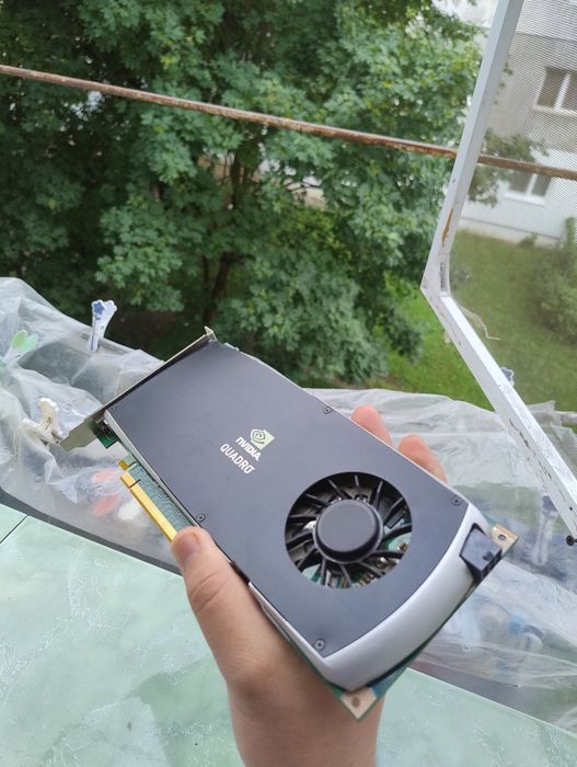 Placă video - Nvidia Quatro FX 3800 -1 GB 256 bit( doar Sibiu)