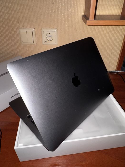 Macbook m1 8/256 39cyckl