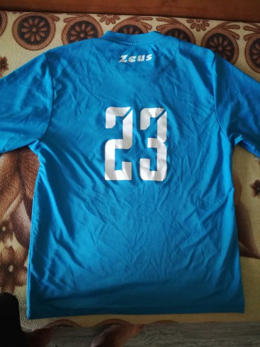 Продавам детска футболна тениска с номер на Ф.К Кюстендил