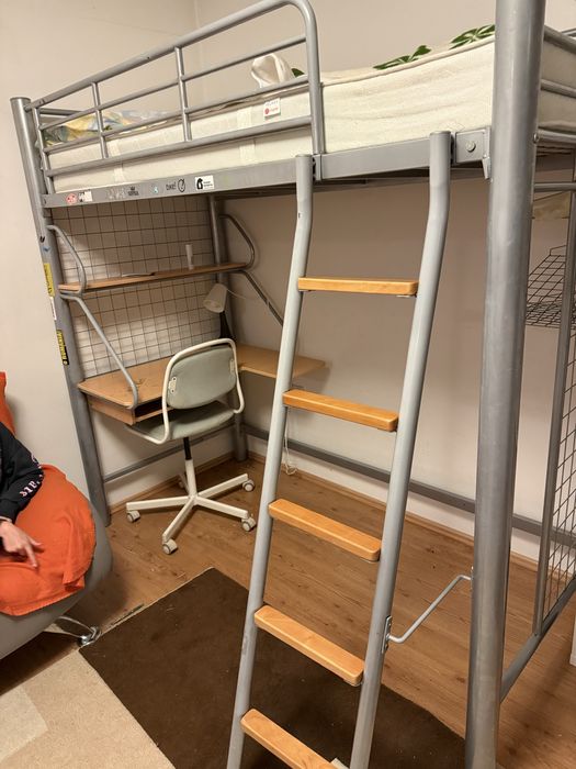 Pat suspendat cu birou