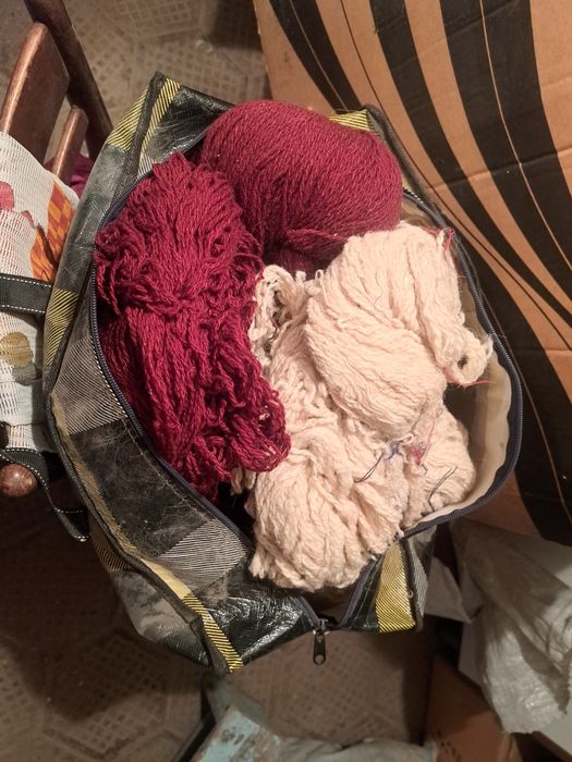 Пряжа в большом количестве