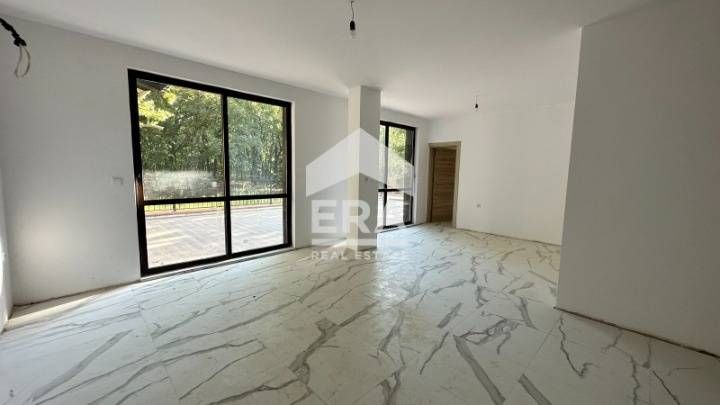 Продава се Двустаен апартамент в Приморско - 52 кв.м за 1324 €/кв.м - Снимка #2