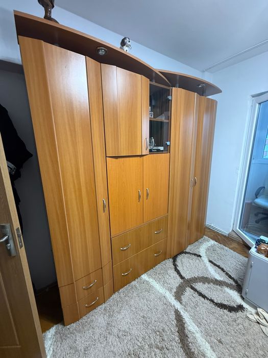 dulap living cu vitrina sertare rafturi bara haine