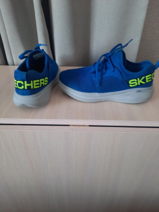 Кроссовки для подростков , лёгкие