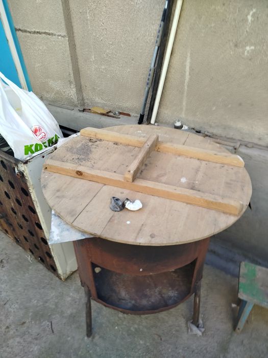 Продам большой чугунный Казан с ачагом.