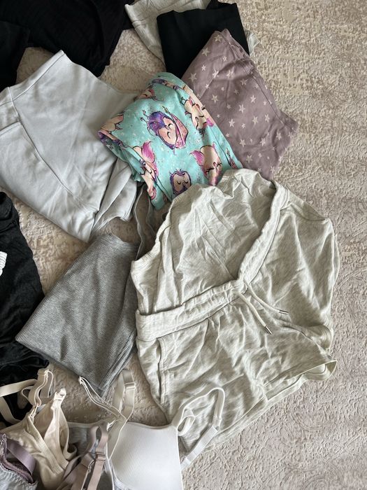 Вещи для беременных и кормящих