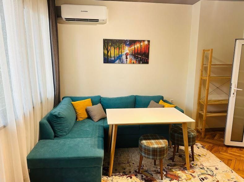 Дава се под наем Двустаен апартамент в Варна, Център - 55 кв.м за 500 € - Снимка #1