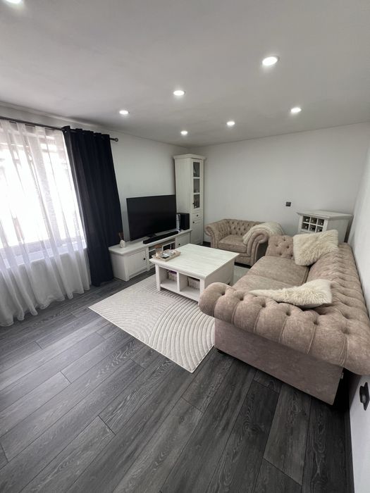 De vanzare apartament 2 camere decomandate