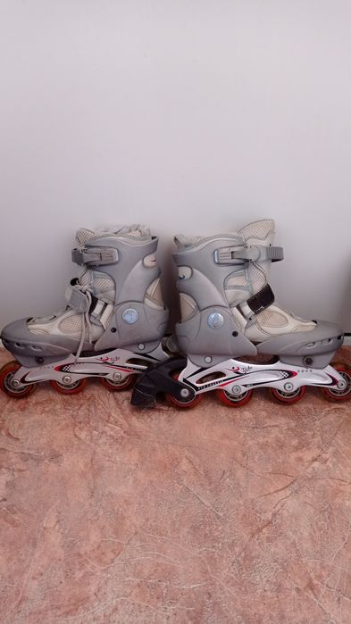 Продам: лыжные ботинки, ролики, лыжи