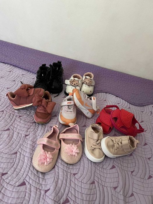 Papuci fetite  purtati , dar in stare buna