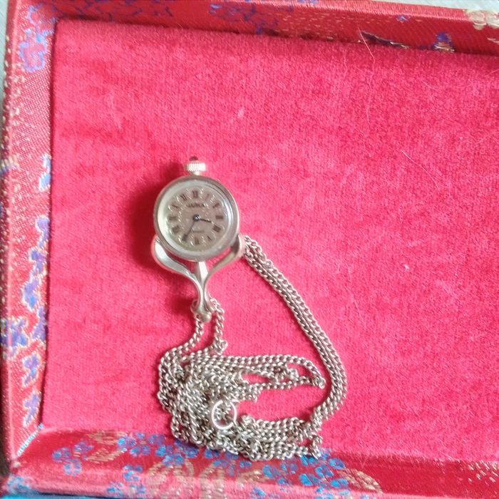 Часы кулон марки Чайка