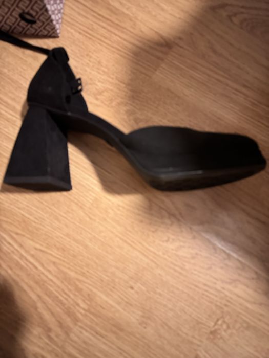 Продаю туфли черные