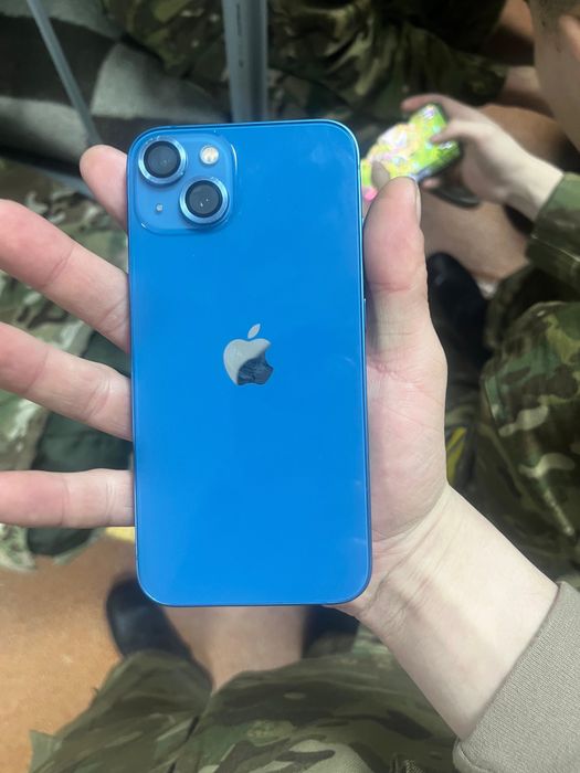 IPhone 13 с гарантиям 128 гб