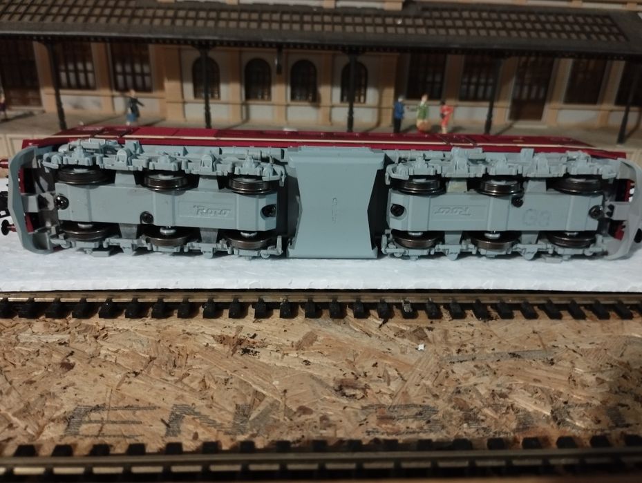Дизелов локомотив Roco BR120 HO 1/87