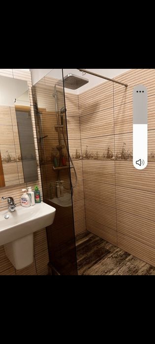 Închiriez garsoniera