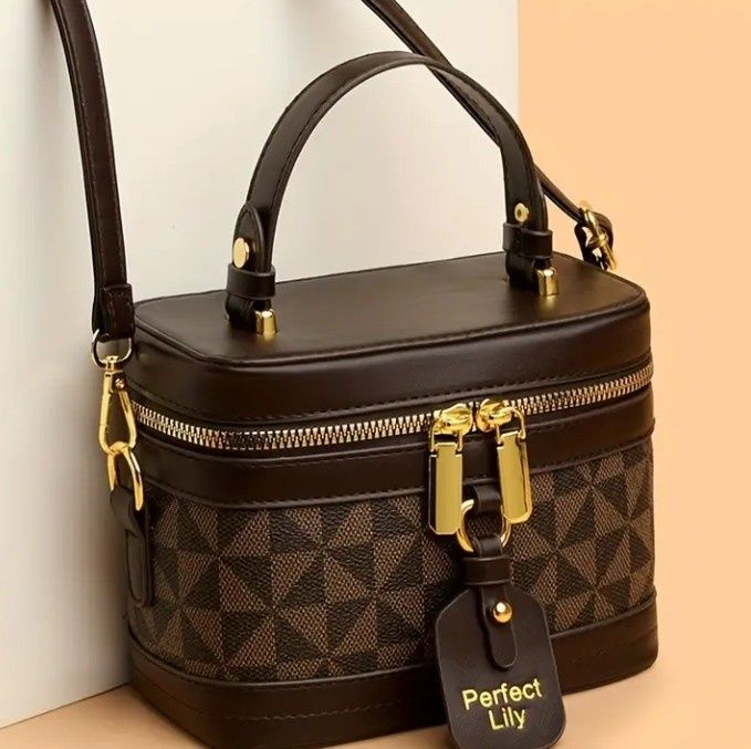 Geanta damă/portfard, super model, tp  LV,saculet, etichetă