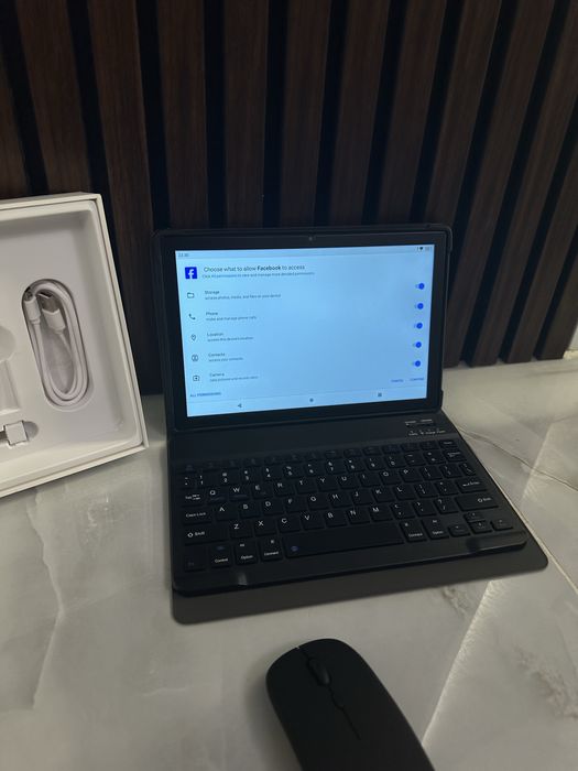 Таблет като лаптоп - с клавиатура, мишка, писалка, слушалки ,4GB памет