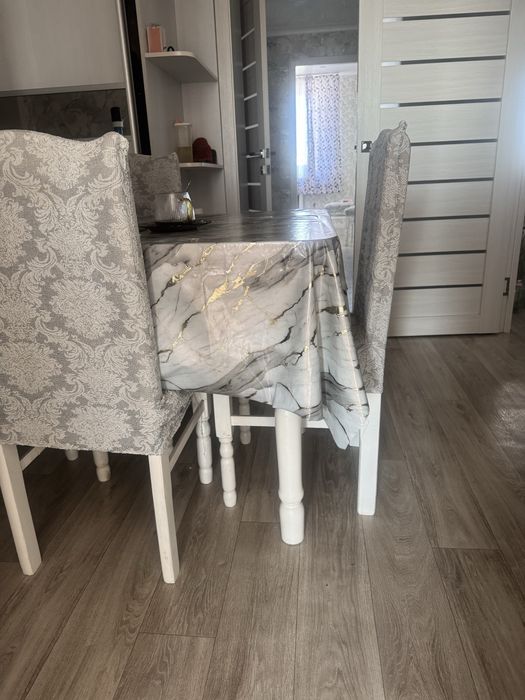 Стол со стульями