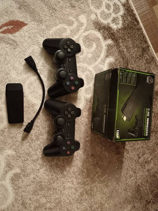 Продам игровую приставку