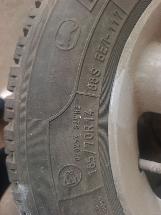 Летние шины на титановых дисках