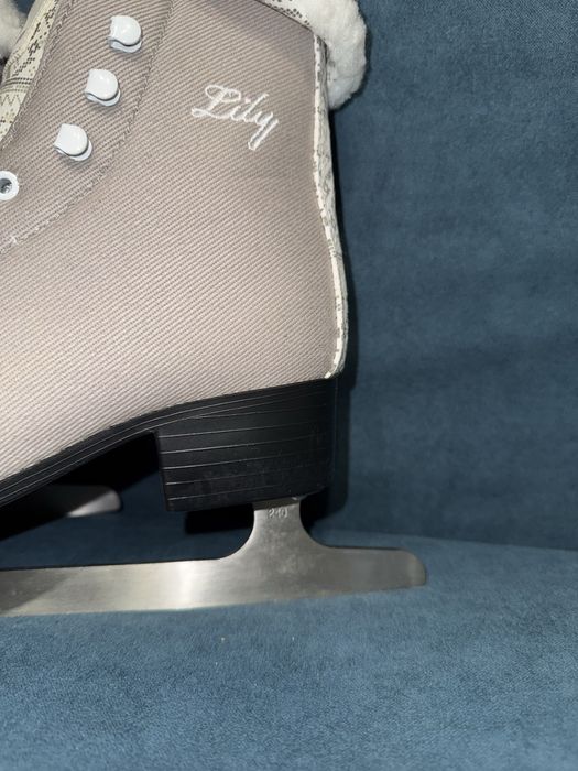 Коньги женские 39 р