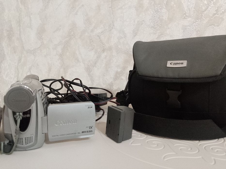 Canon MV830i Mini DV.