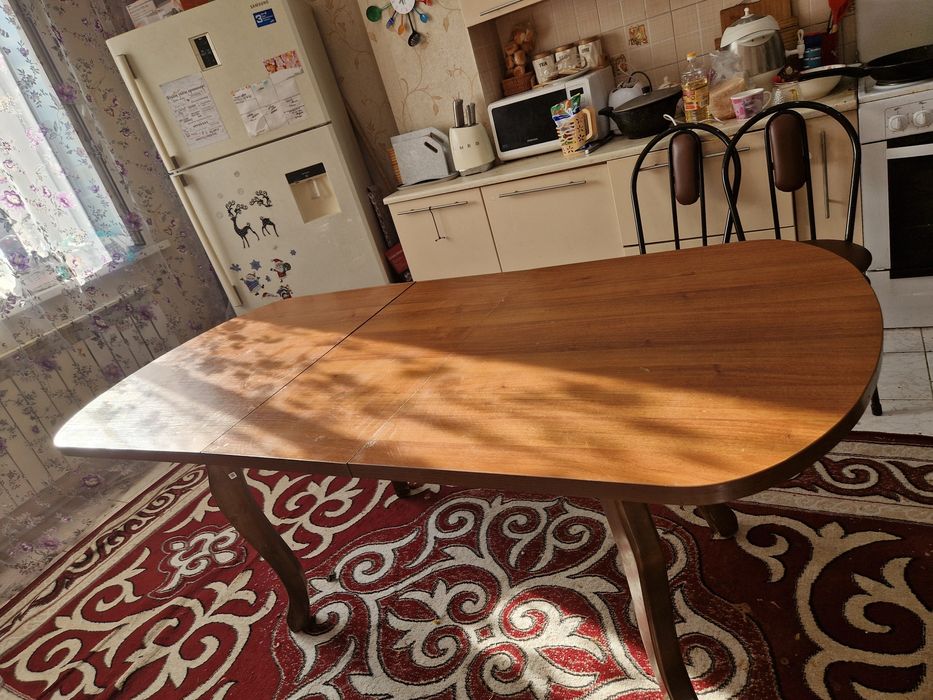 Продам кухонный стол
