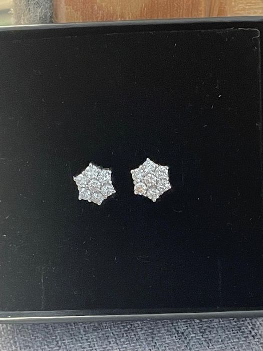 Cercei aur alb 18 k si diamante naturale WS2-VS1