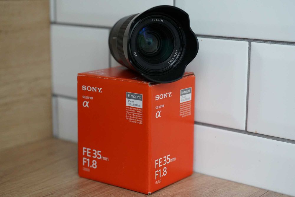 Обектив Sony FE 35mm f1.8