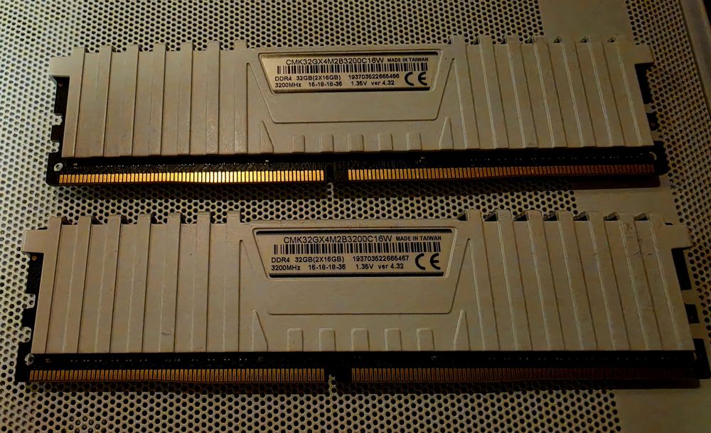 32GB DDR4 3200MHz CL16 2X16GB Corsair Vengeance LPX kit white